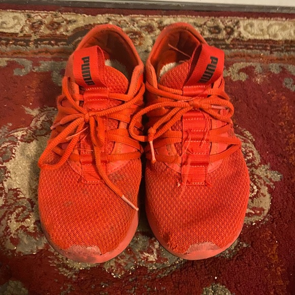 Puma sports shoes - Picture 1 of 5